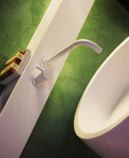 Waschbecken modern rund mit Wasserhahn